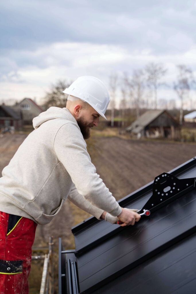 medium-shot-smiley-man-working-roof